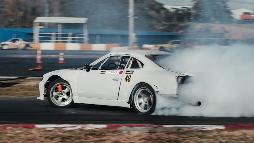 Coche de drift en circuito — ShuttleHero
